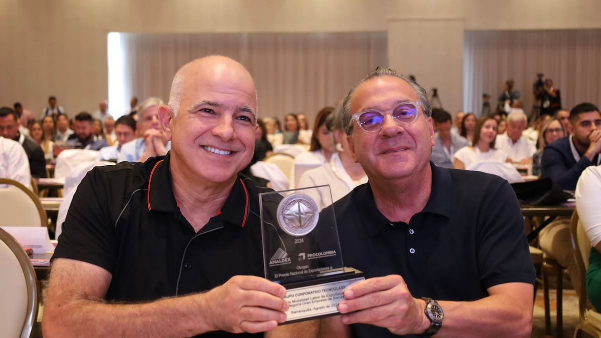 Tecnoglass recibe reconocimiento a empresa exportadora