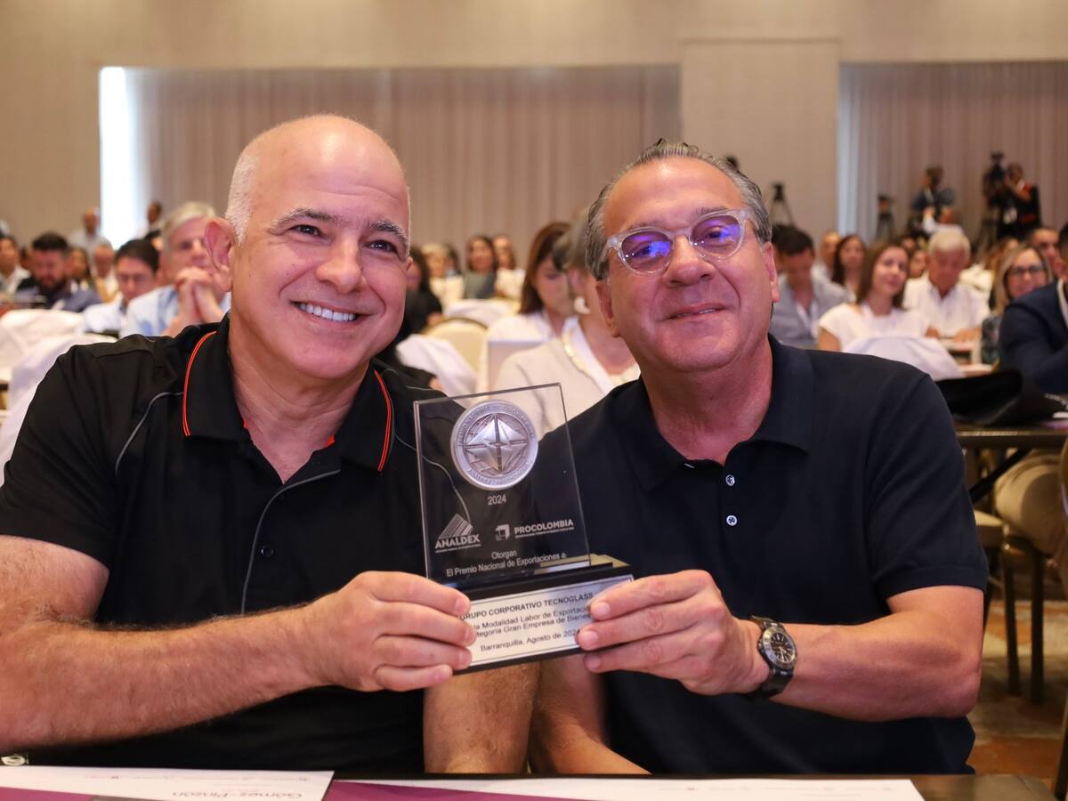 Tecnoglass recibe reconocimiento a empresa exportadora