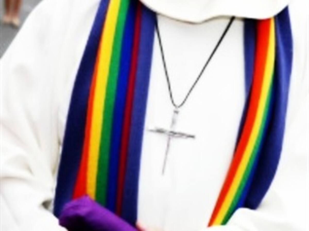 Sacerdote que oficia matrimonios gay en Cartago no está autorizado