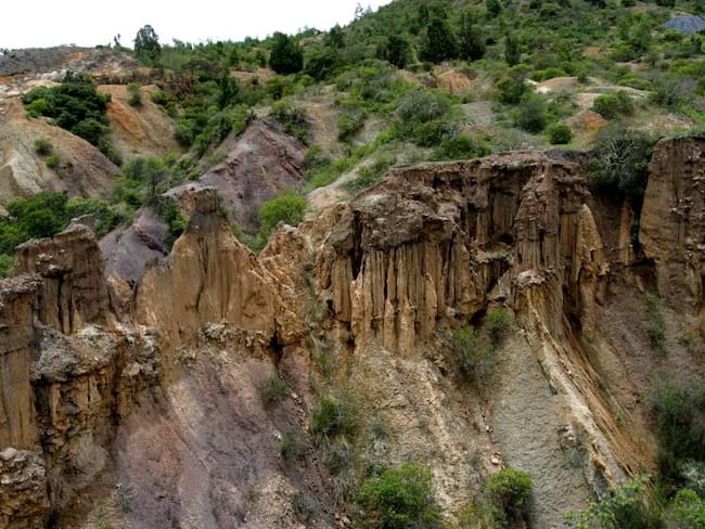 La erosión y la desertificación son fenómenos que han contribuido para el deterioro de los suelos.