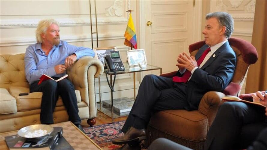 Santos y Richard Branson. Foto: Presidencia.