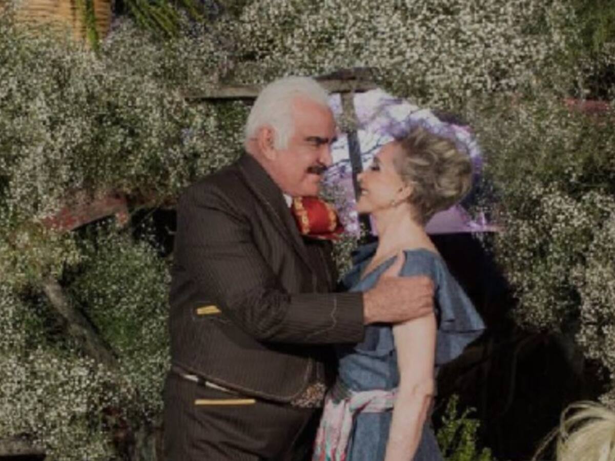 Viuda de Vicente Fernández habló sobre las infidelidades del cantante