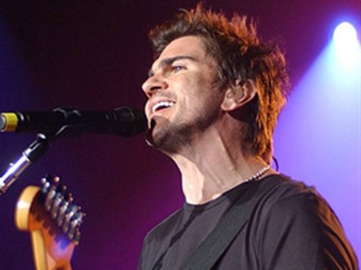 Juanes dedica a los secuestrados de Colombia el Grammy al mejor disco latino