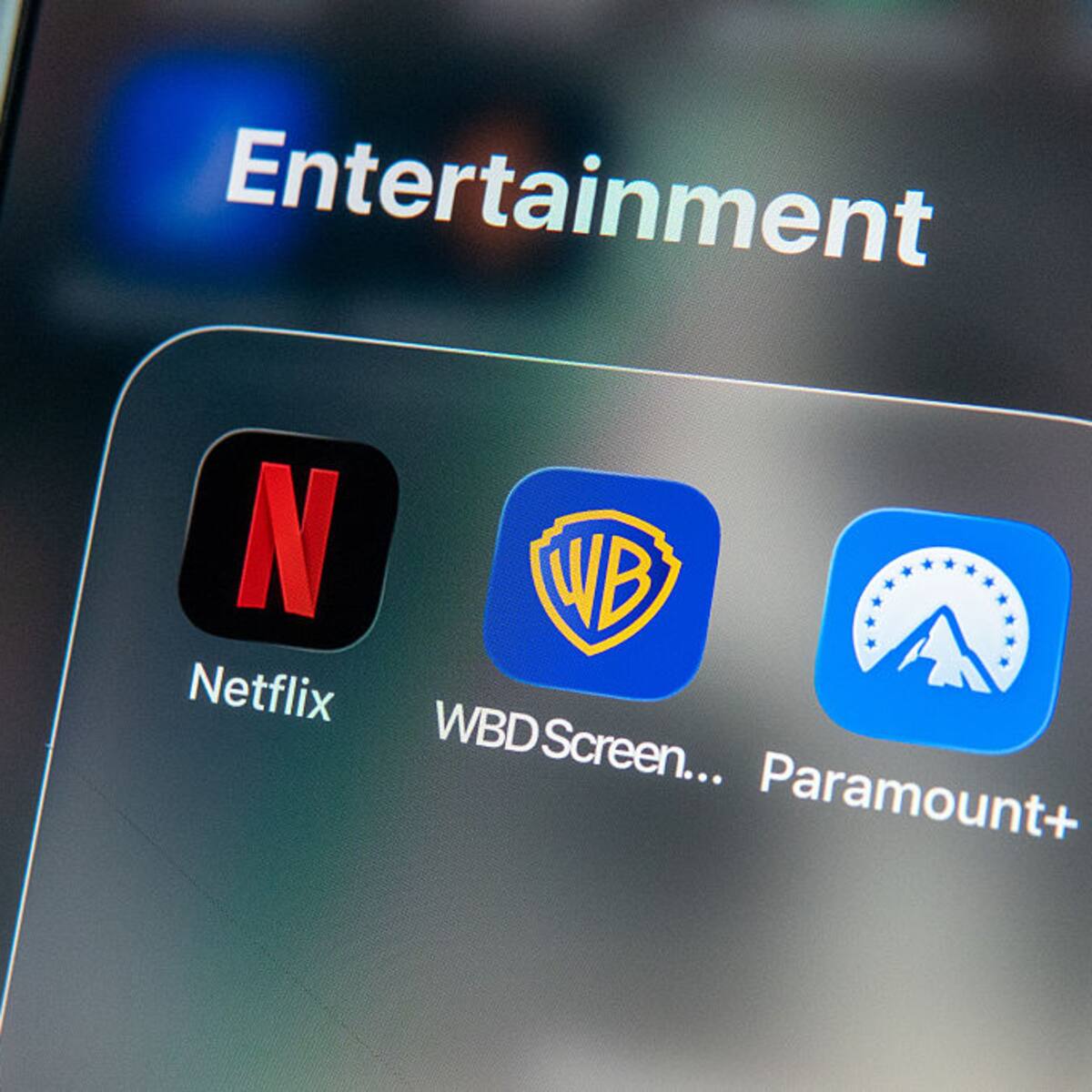 Paramount aumenta su oferta por Warner y le ofrece indemnizarlo por romper su acuerdo con Netflix