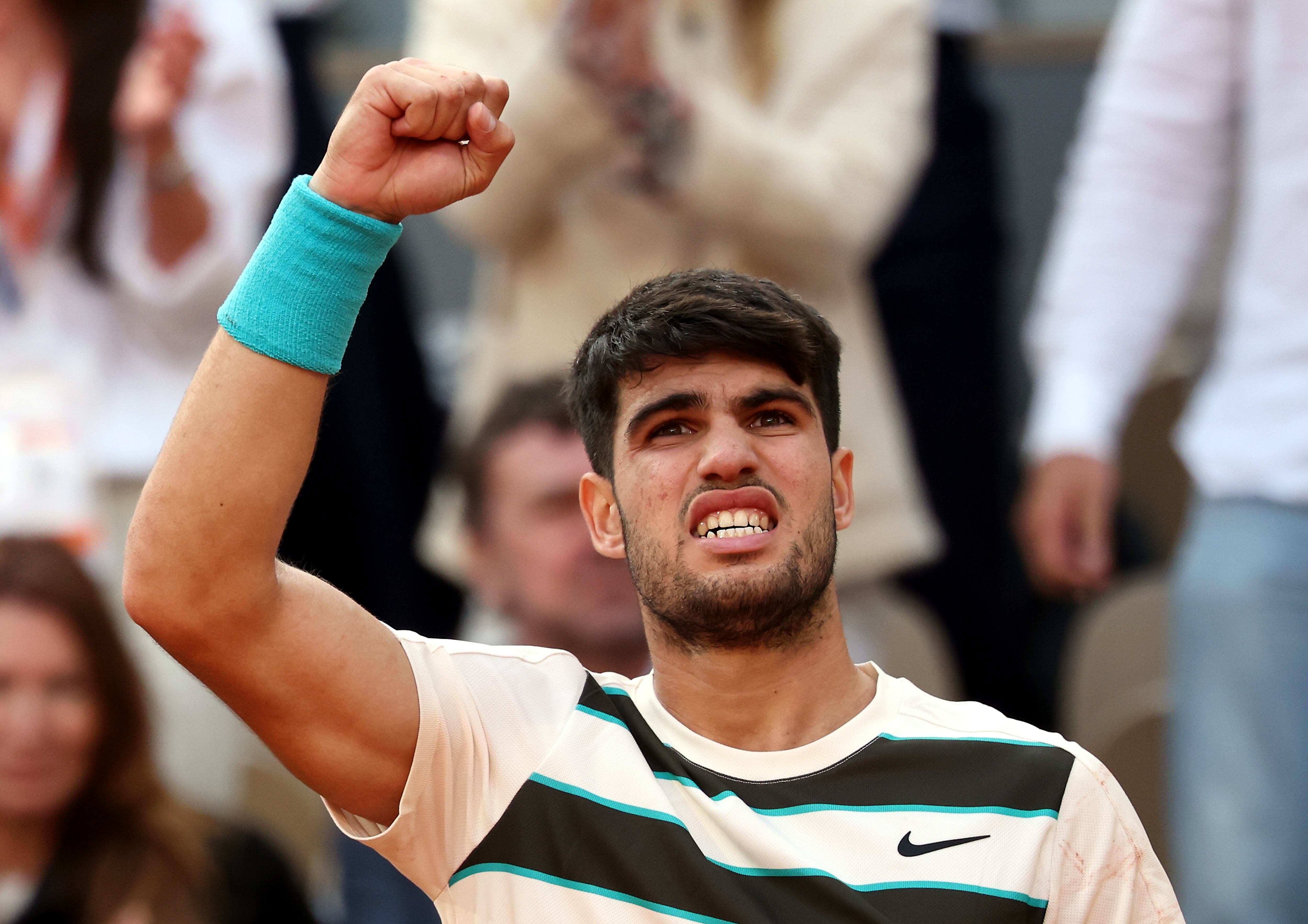 Carlos Alcaraz conquistó su segundo título de Roland Garros y su quinto Grand Slam. (Tenis, Abierto, Francia, Italia, España) EFE/EPA/MOHAMMED BADRA