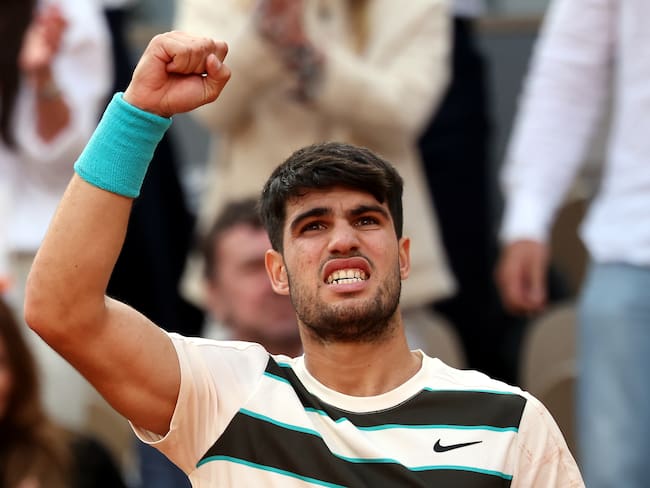 Carlos Alcaraz conquistó su segundo título de Roland Garros y su quinto Grand Slam. (Tenis, Abierto, Francia, Italia, España) EFE/EPA/MOHAMMED BADRA