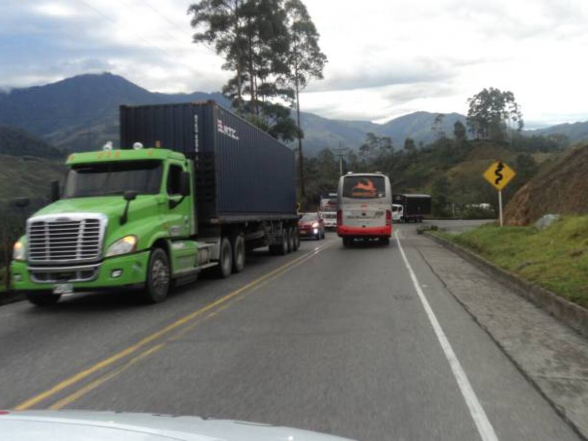 Vía La Línea entre Quindío y Tolima estará cerrada toda la noche