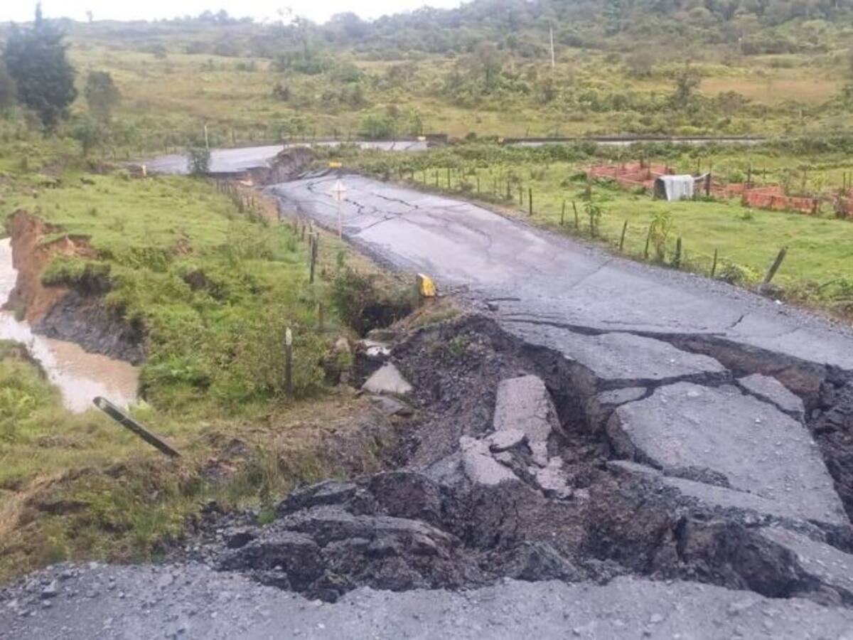 Apagón y pérdidas: el derrumbe en la Troncal del Carare golpeó al comercio en Cimitarra (Santander)