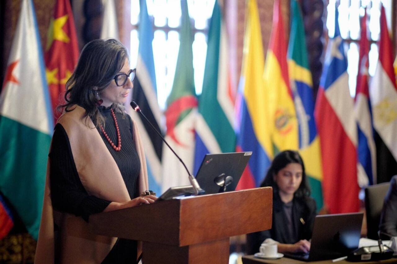 La relatora especial de Naciones Unidas para territorios palestinos ocupados, Francesca Albanese, durante la instalación de la Conferencia Ministerial sobre Palestina en Bogotá.
(Foto: Cortesía )
