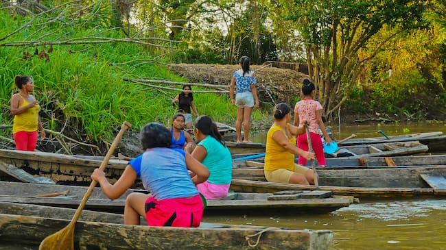 De acuerdo con WWF, en la Amazonia, que reúne nueve países diferentes (Brasil, Bolivia, Perú, Colombia, Ecuador, Venezuela, Guyana, Surinam y la Guyana francesa) viven 35 millones de personas, entre ellos más de 2,6 millones de indígenas. | Foto: Getty Images