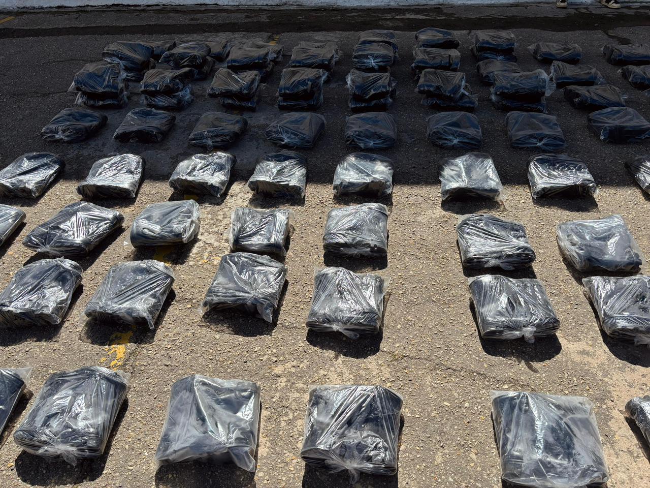 Un total de 141 pares de botas de combate fueron entregados al Batallón de Infantería número 1 General Simón Bolívar como parte de las acciones adelantadas por la Administración de Ramiriquí para respaldar las labores de seguridad en el municipio.