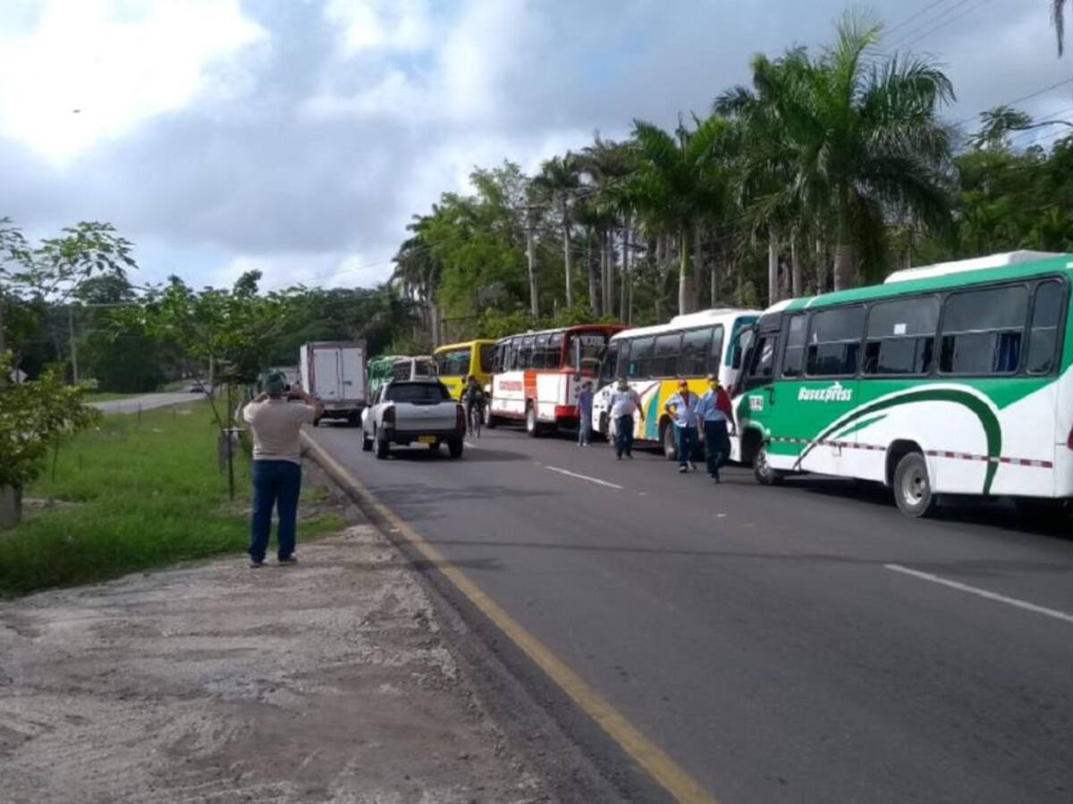 Por crisis del sector, en Bolívar conductores realizan protesta