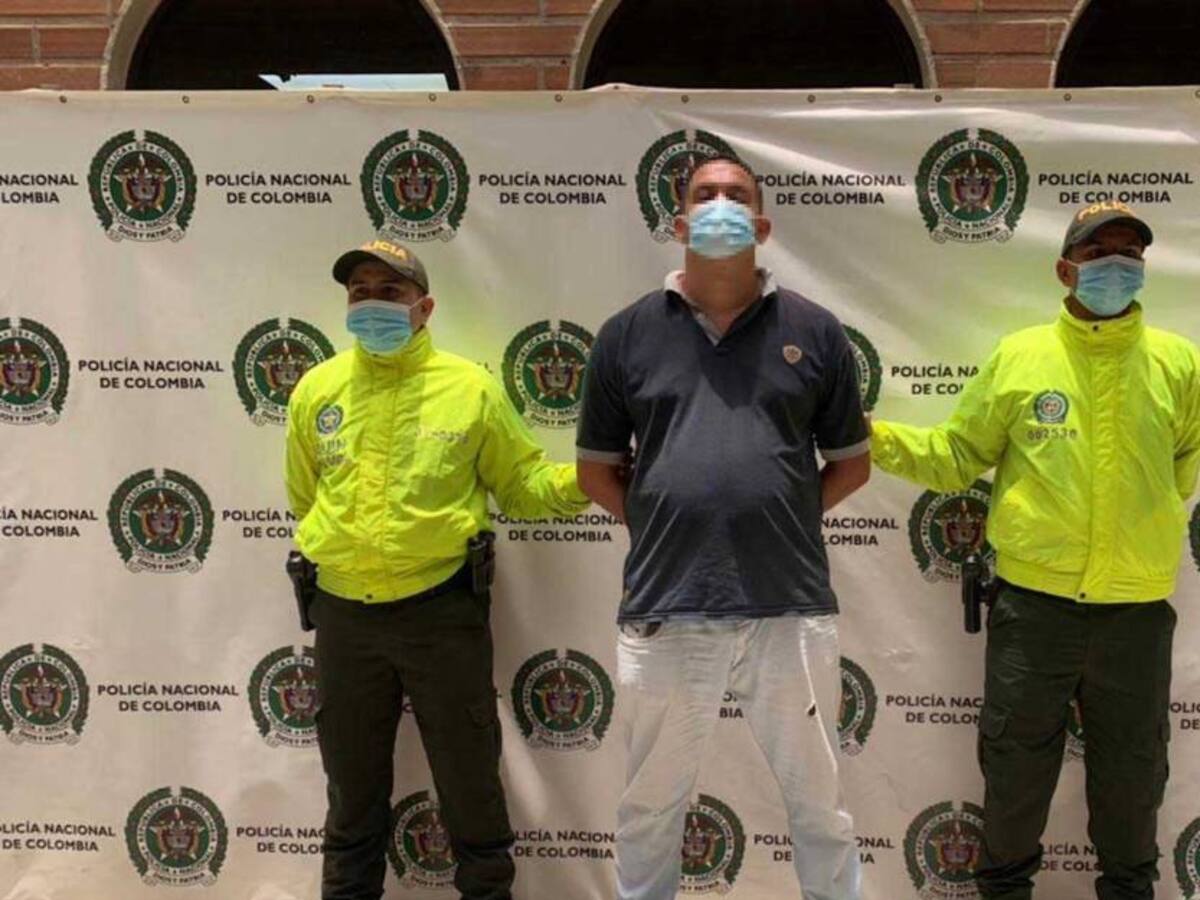 Taxista de Medellín hirió, atracó e hizo compras desde el celular de una usuaria