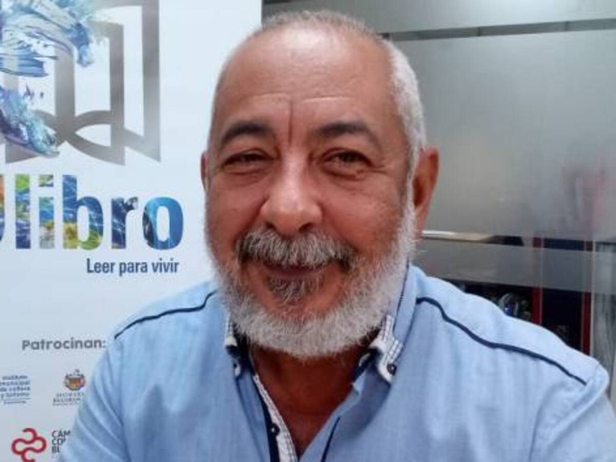 Leonardo Padura ya está en la feria del libro de Bucaramanga