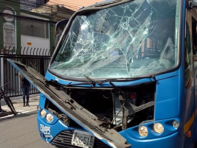 Encapuchados en la calle 72 asaltaron un bus y fue vandalizado