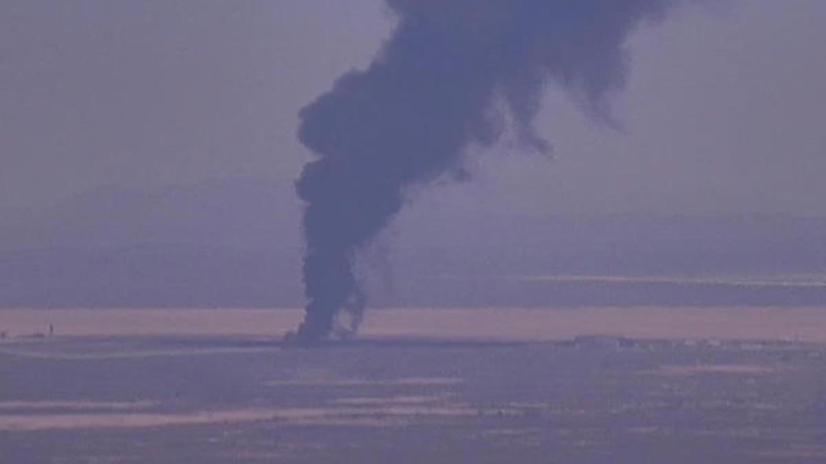 Ocho personas murieron en accidente de bombardero de EE.UU. estrellado en California
