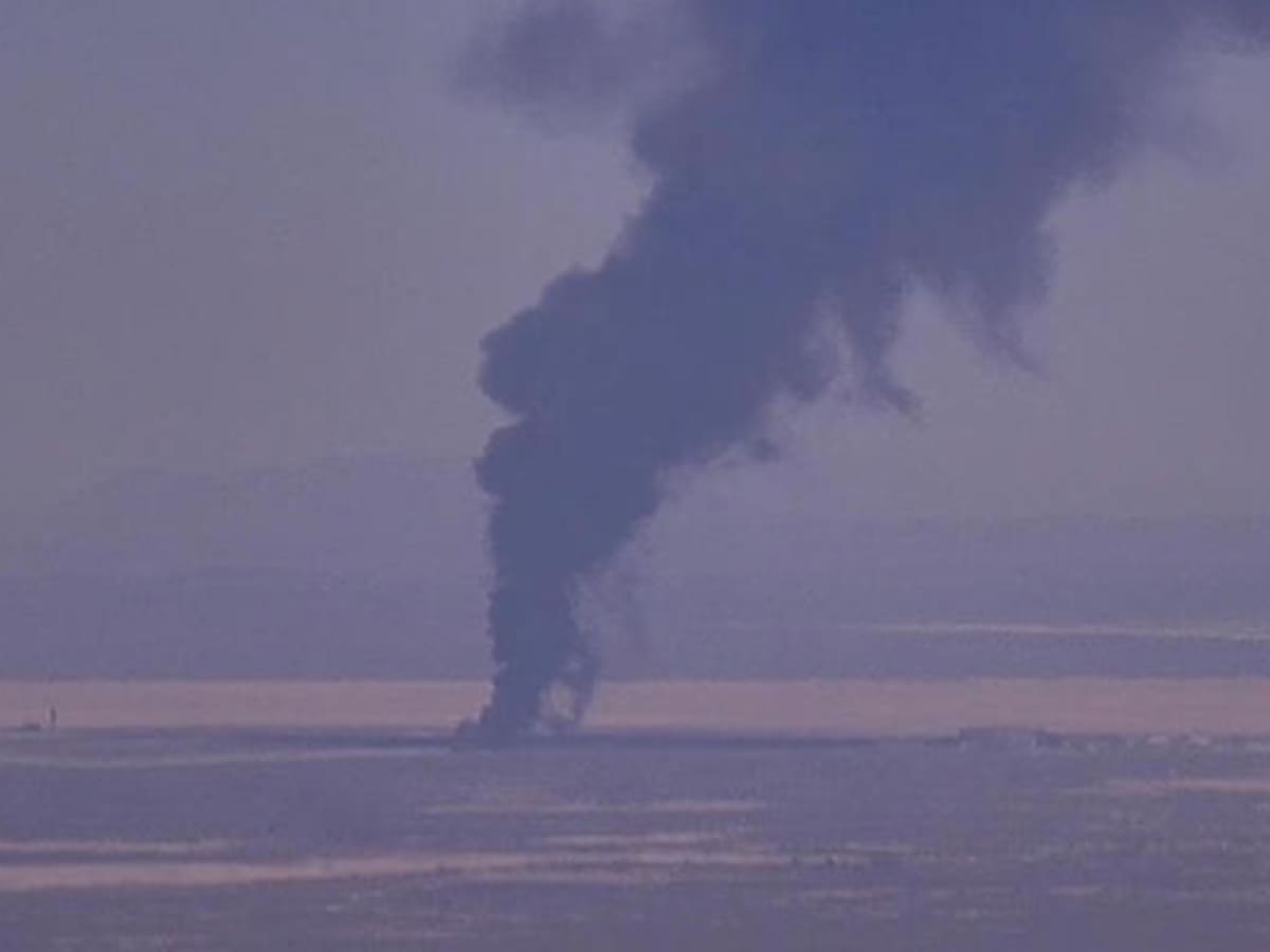 Ocho personas murieron en accidente de bombardero de EE.UU. estrellado en California