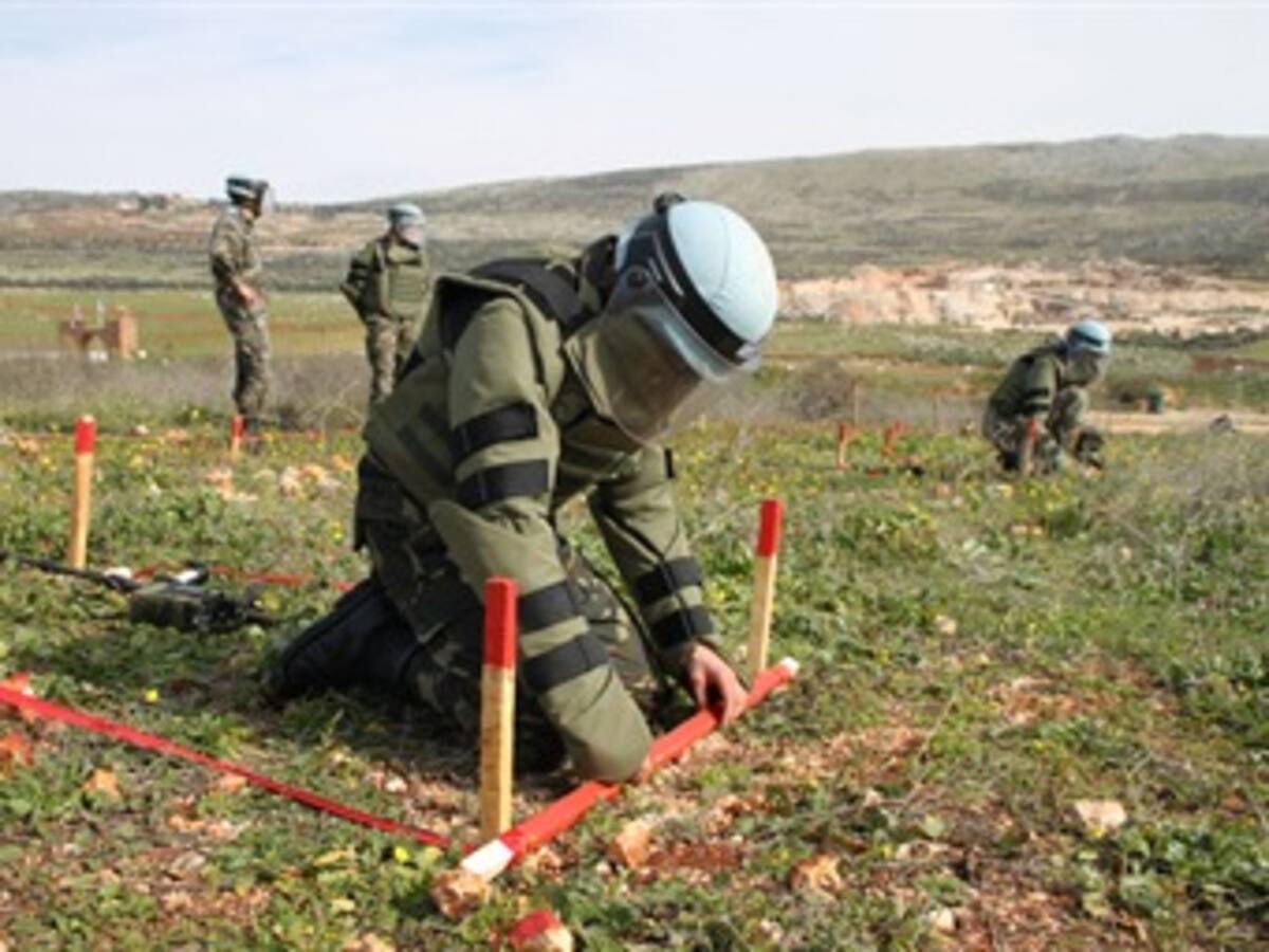 Colombia y la Unión Europea firman convenio de desminado en 12 departamentos