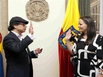 Natalia de la Vega en su posesión ante Gustavo Petro. Foto: Alcaldía.