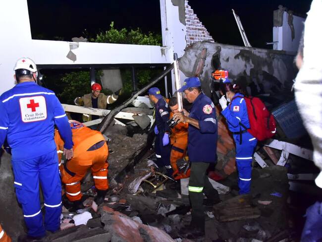 Dos muertos y más de 30 heridos tras el colapso de un techo en casa campo de Valledupar