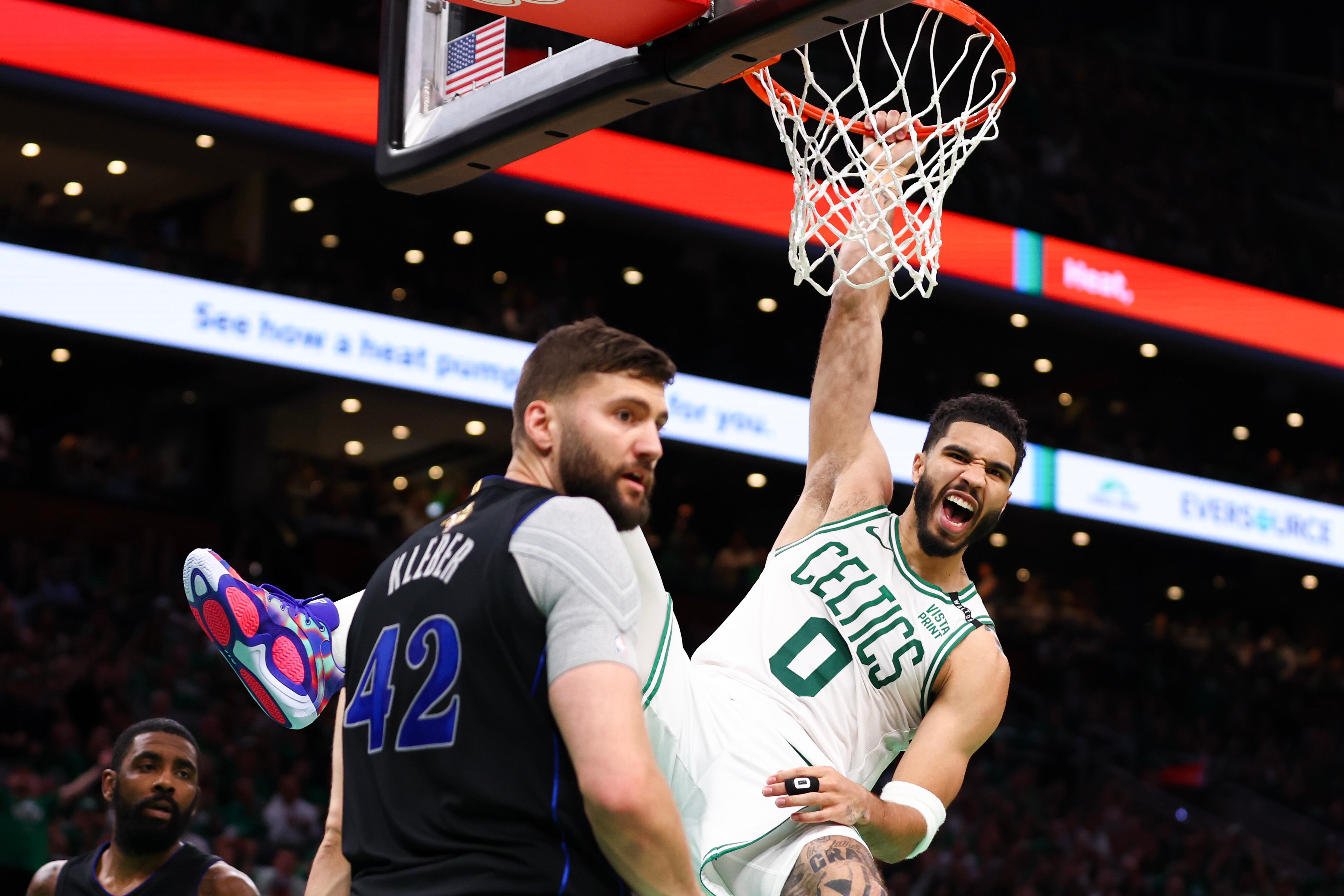 Jayson Tatum celebra una canasta con los Boston Celtics. (Photo by Maddie Meyer/Getty Images)