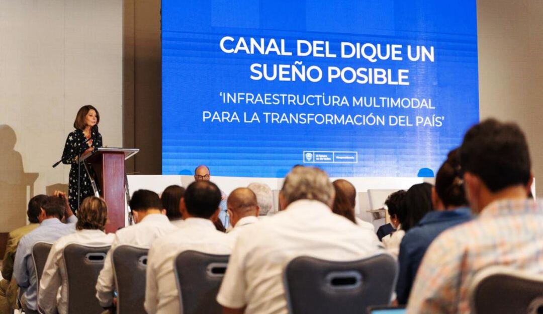 El impacto en la región y los beneficios ambientales que traerá el megaproyecto, fueron temas principales del foro, que se realizó en Cartagena