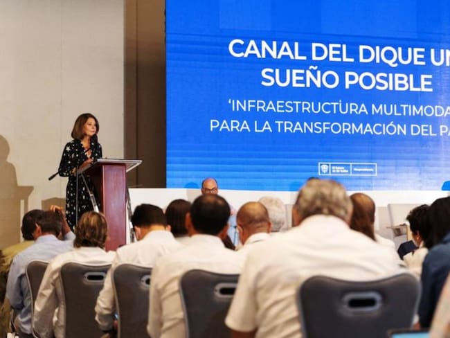 El impacto en la región y los beneficios ambientales que traerá el megaproyecto, fueron temas principales del foro, que se realizó en Cartagena