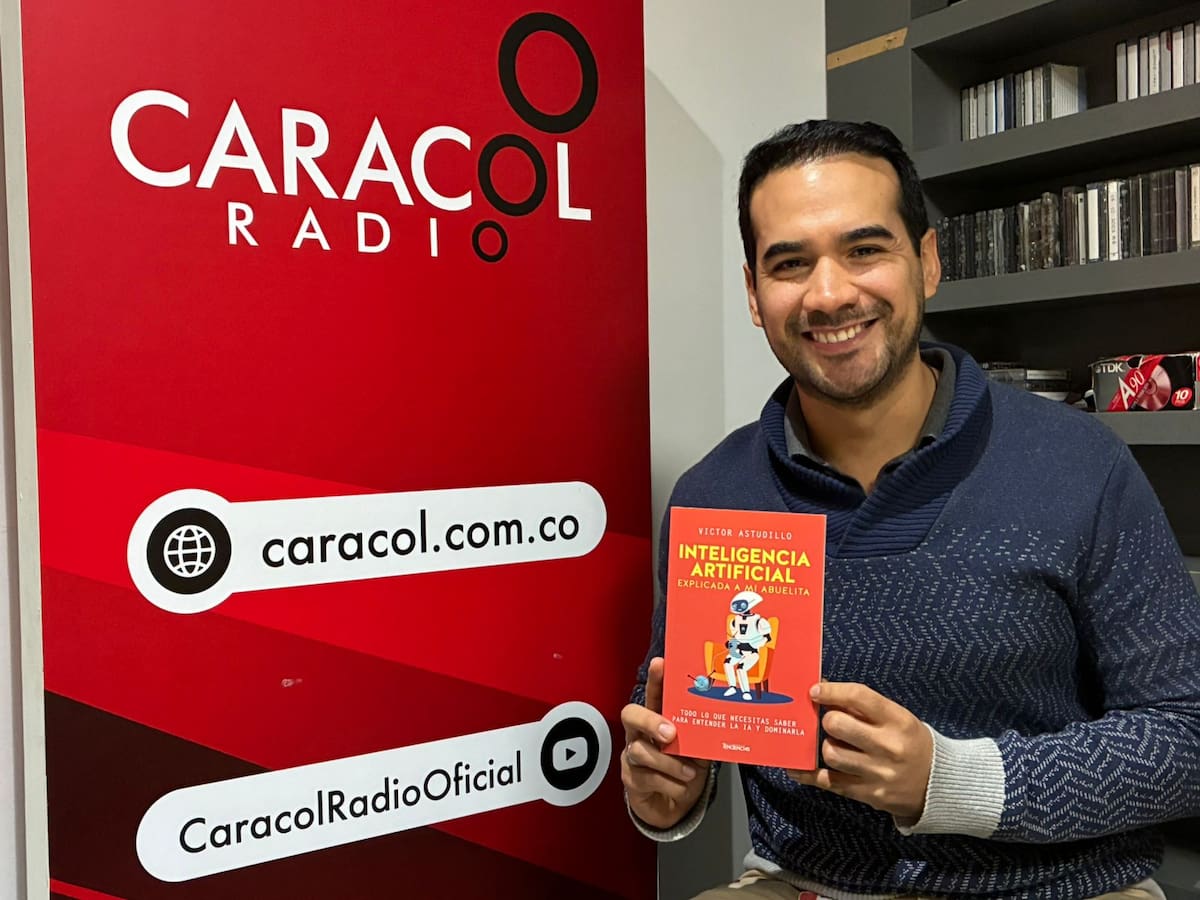 Con “Inteligencia Artificial explicada a mi abuelita” Víctor Astudillo quiere desmitificar la IA