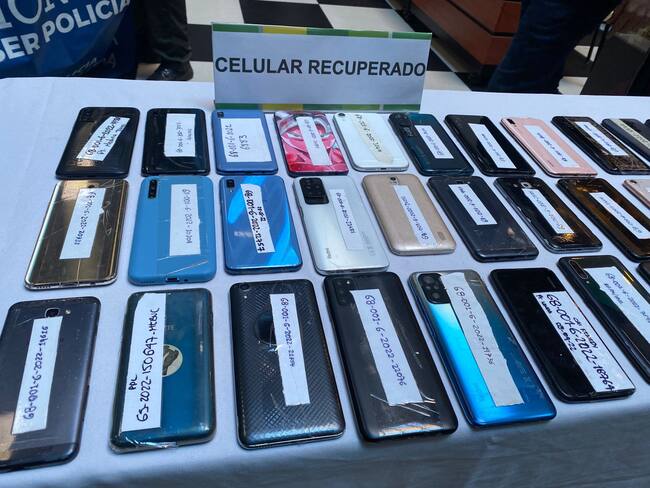 Policía entregó más de 200 celulares que habían sido robados