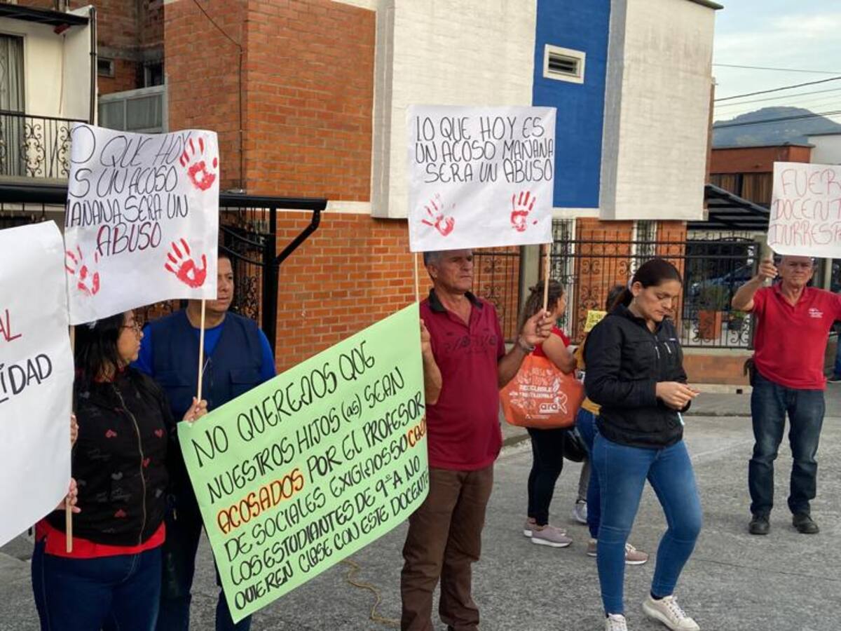 Se conocen nuevas denuncias contra docente que habría acosado estudiantes en Dosquebradas