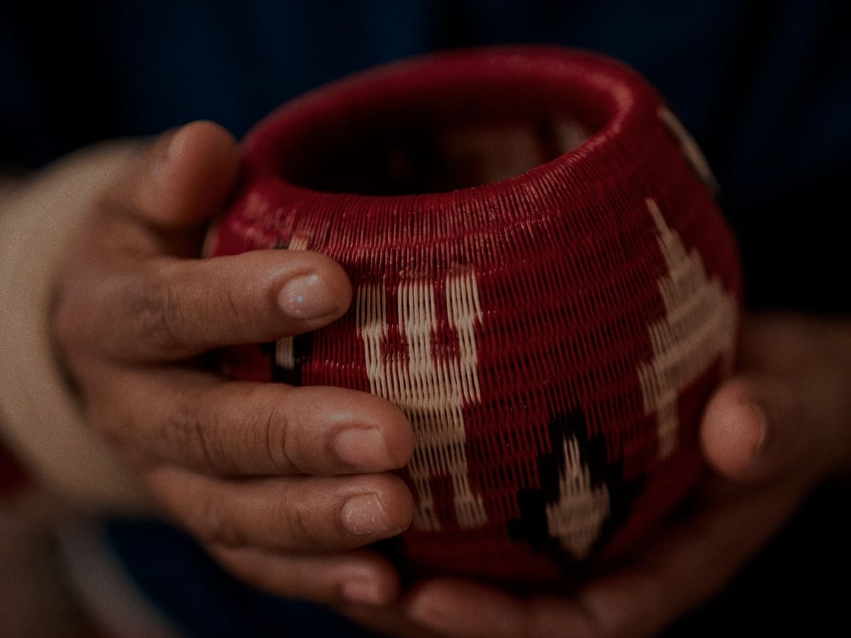 Cali fortalece la artesanía que preserva la memoria del Pacífico.