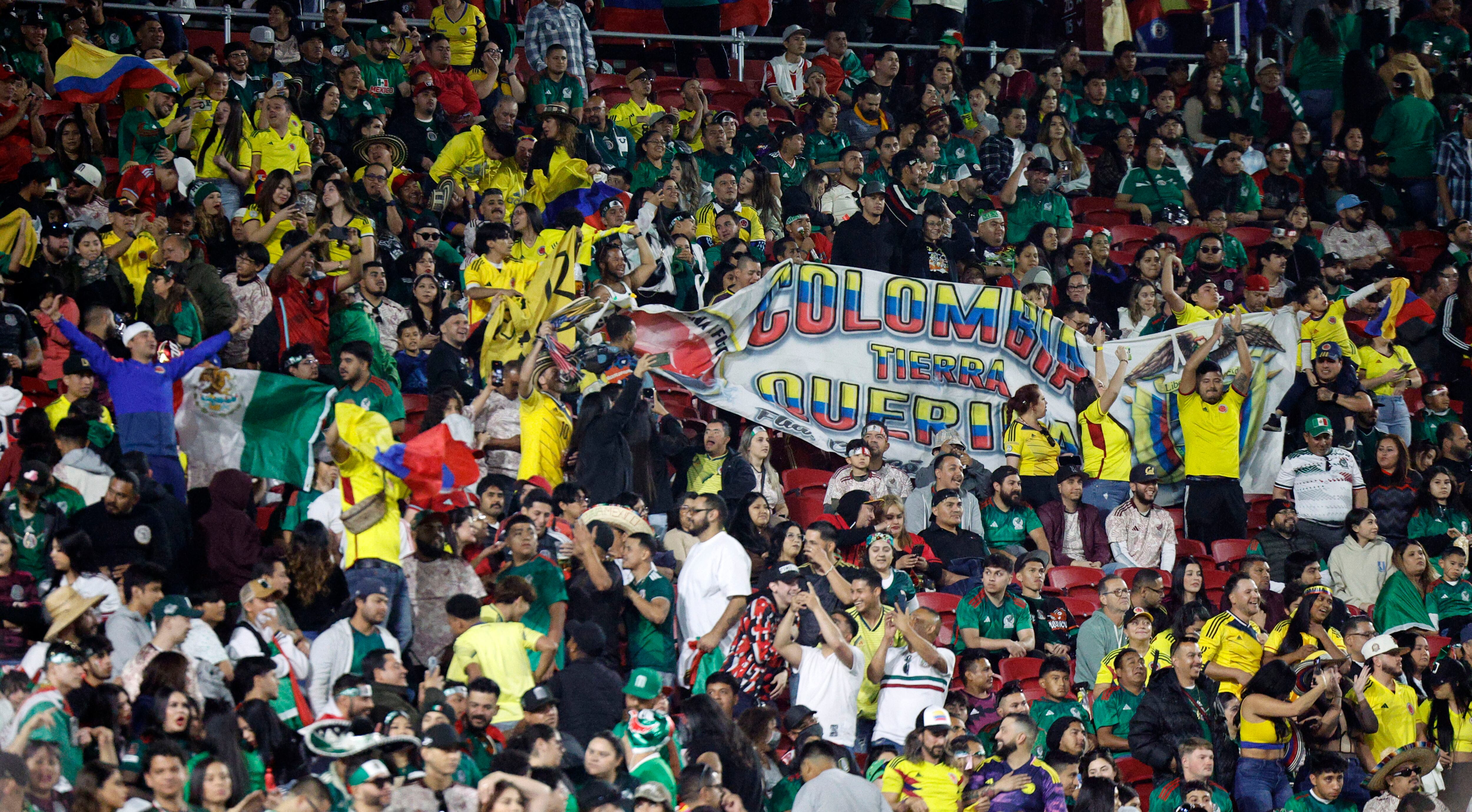 Aficionados durante el amistoso entre Colombia y México. (Photo by Kevork Djansezian/Getty Images)