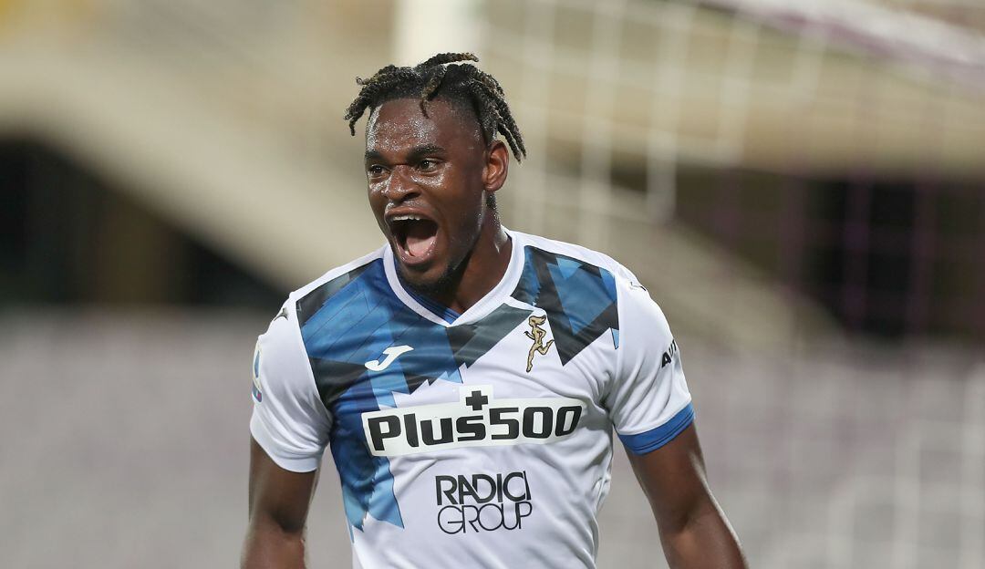 Duván Zapata celebrando uno de sus dos goles frente a la Fiorentina