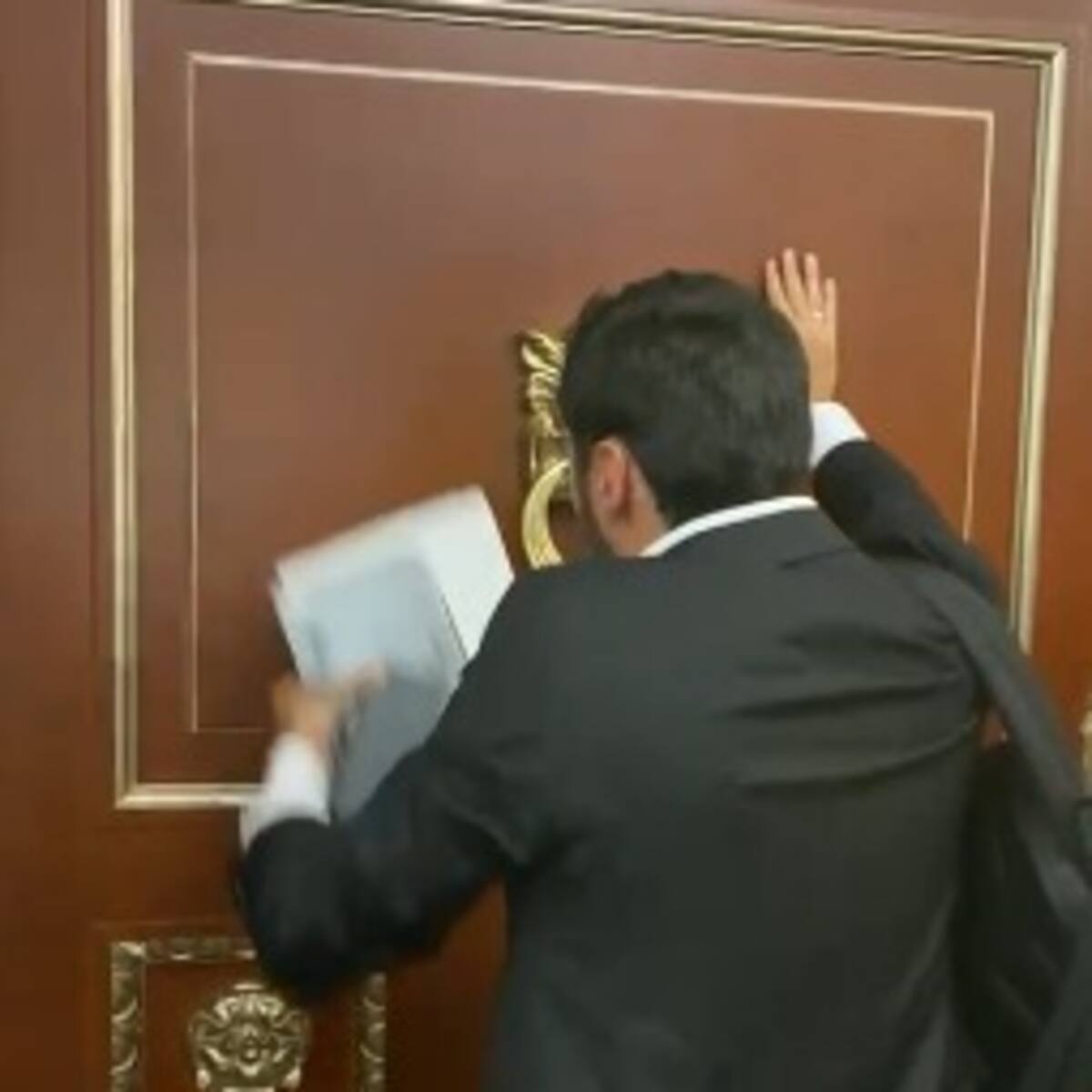 Manifestación uribista en el Congreso interrumpió moción de censura contra canciller Leyva