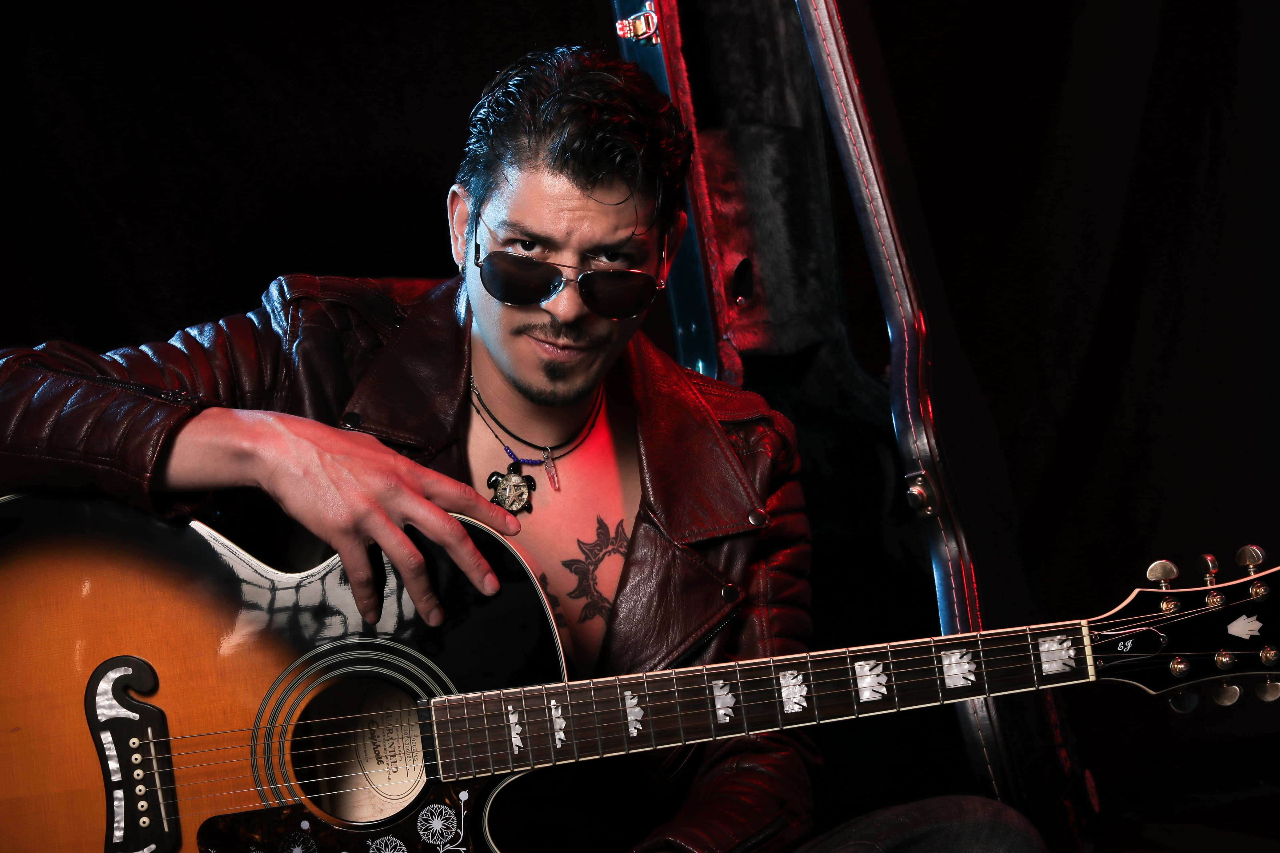 El cantautor ibaguereño Alejo Villalobos presenta la canción "Ya va siendo hora" / Foto Alejo Villalobos