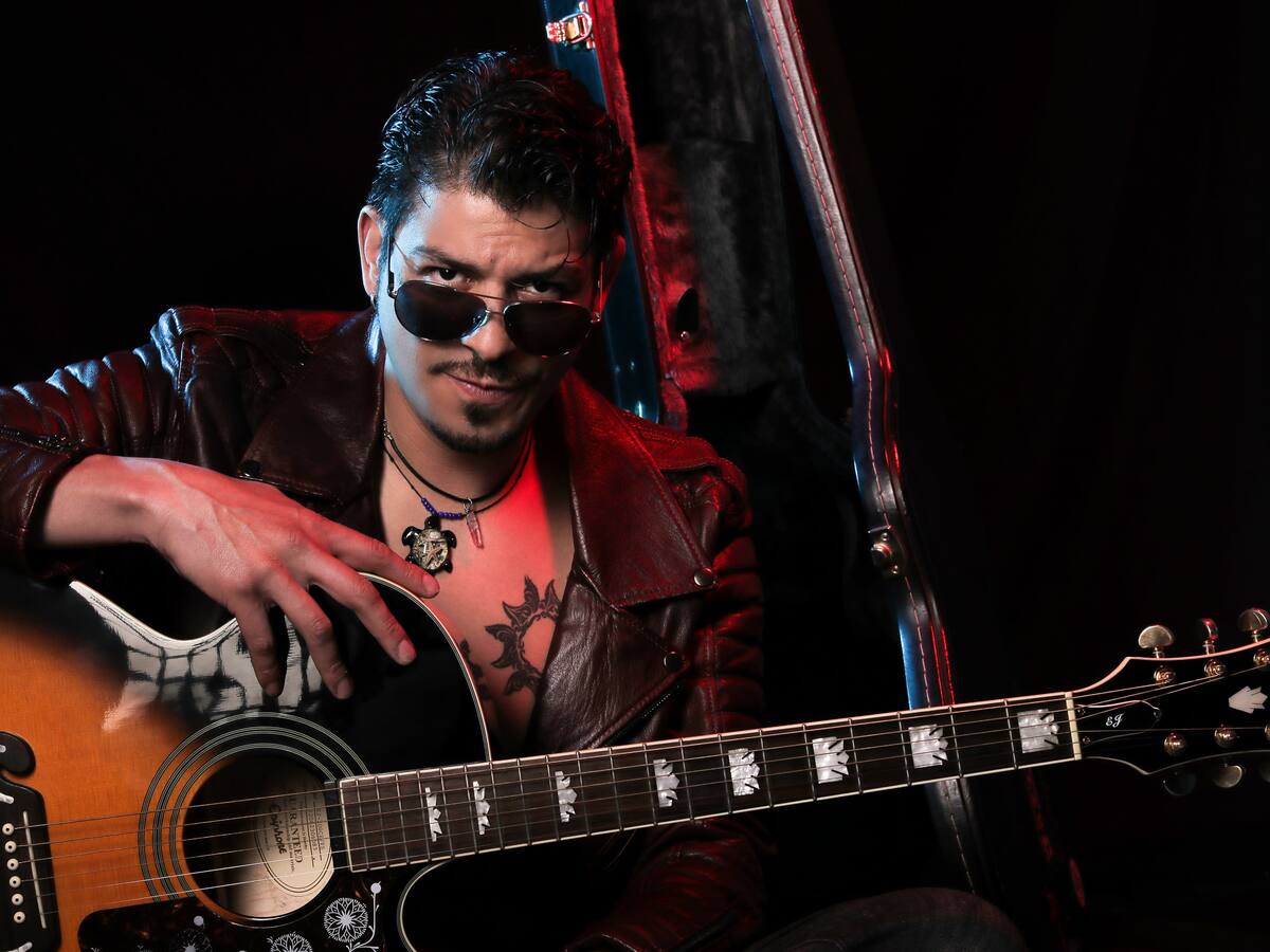 Mis canciones son resilientes y en contra de las adicciones: Alejo Villalobos