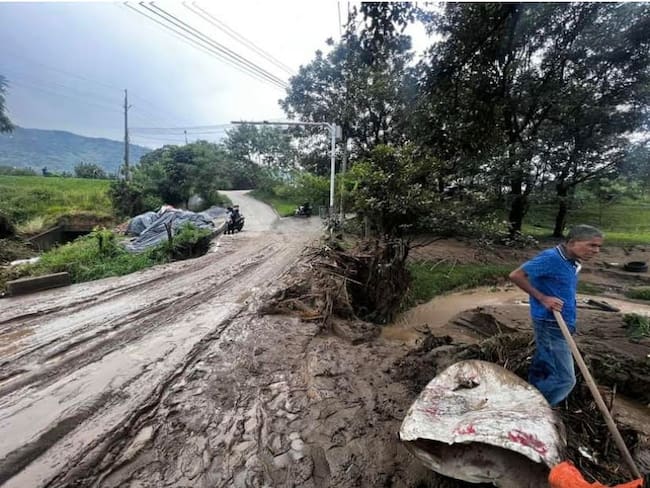 Las vías rurales quedaron afectadas por cerca de 25 derrumbes, tras las fuertes lluvias. Foto: Alcaldía de Girardota.