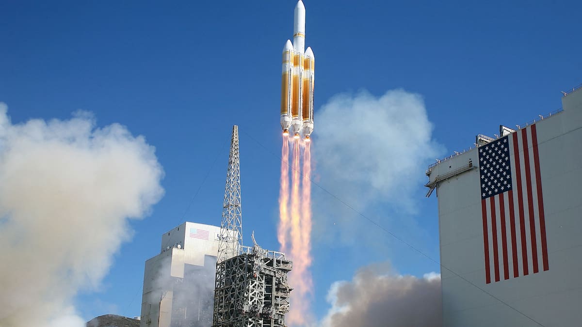 EE.UU. puso en órbita un satélite espía ante amenaza china y rusa