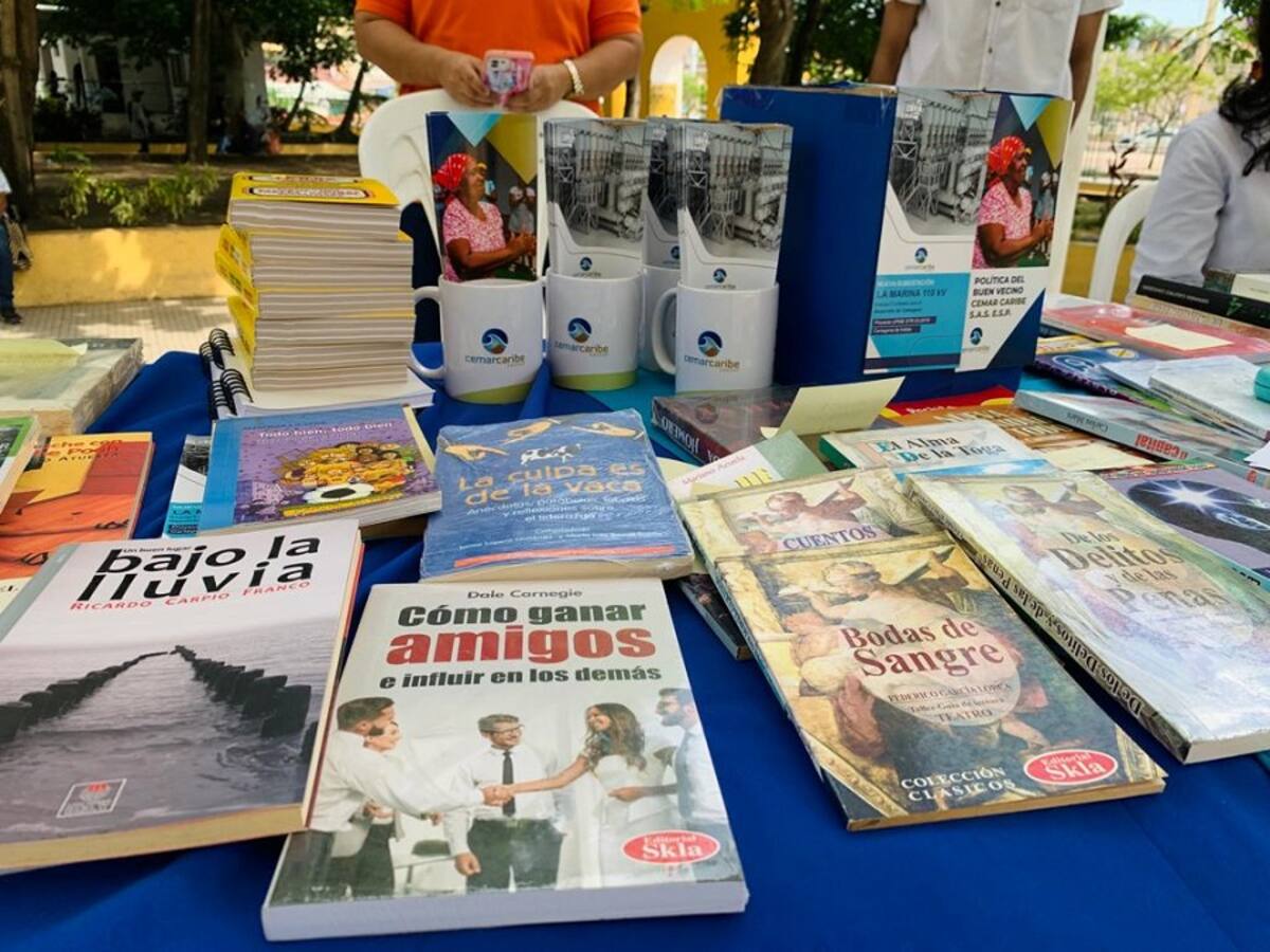 Exitosa feria de libros se tomó el Parque Centenario de Cartagena