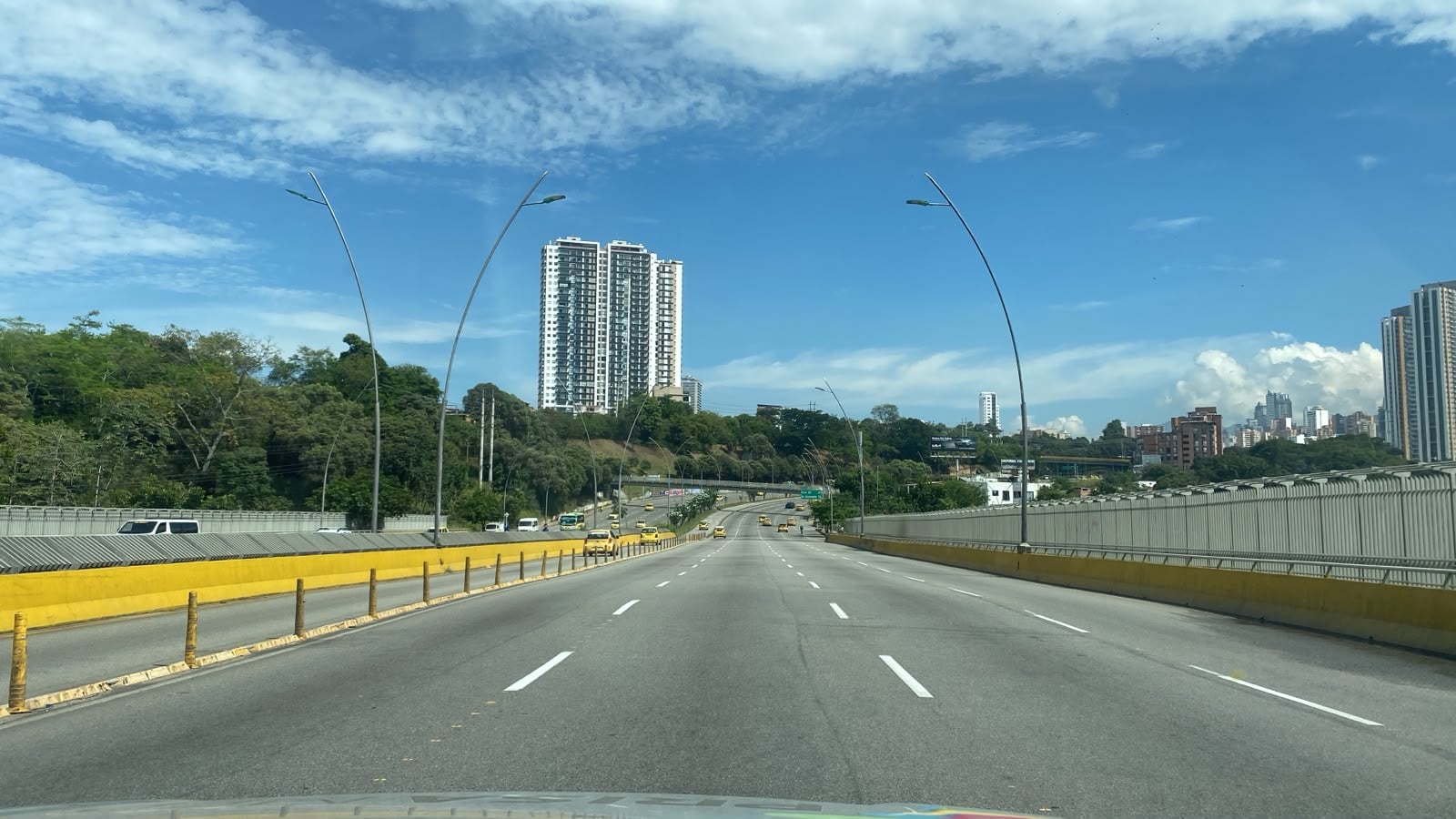 Autopista de Bucaramanga en el día sin carro y sin motos