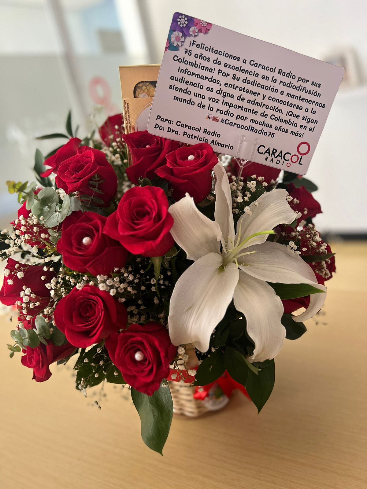 Este reconocimiento nos inspira a seguir adelante con el mismo compromiso y dedicación que nos ha caracterizado a lo largo de los años.