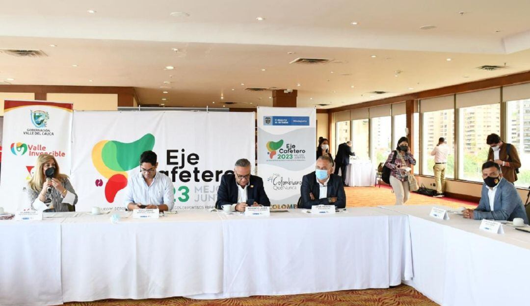 El ministro resalta la inversión en estos eventos deportivos que ayudarán al Valle del Cauca y al Eje Cafetero para la reactivación económica. 