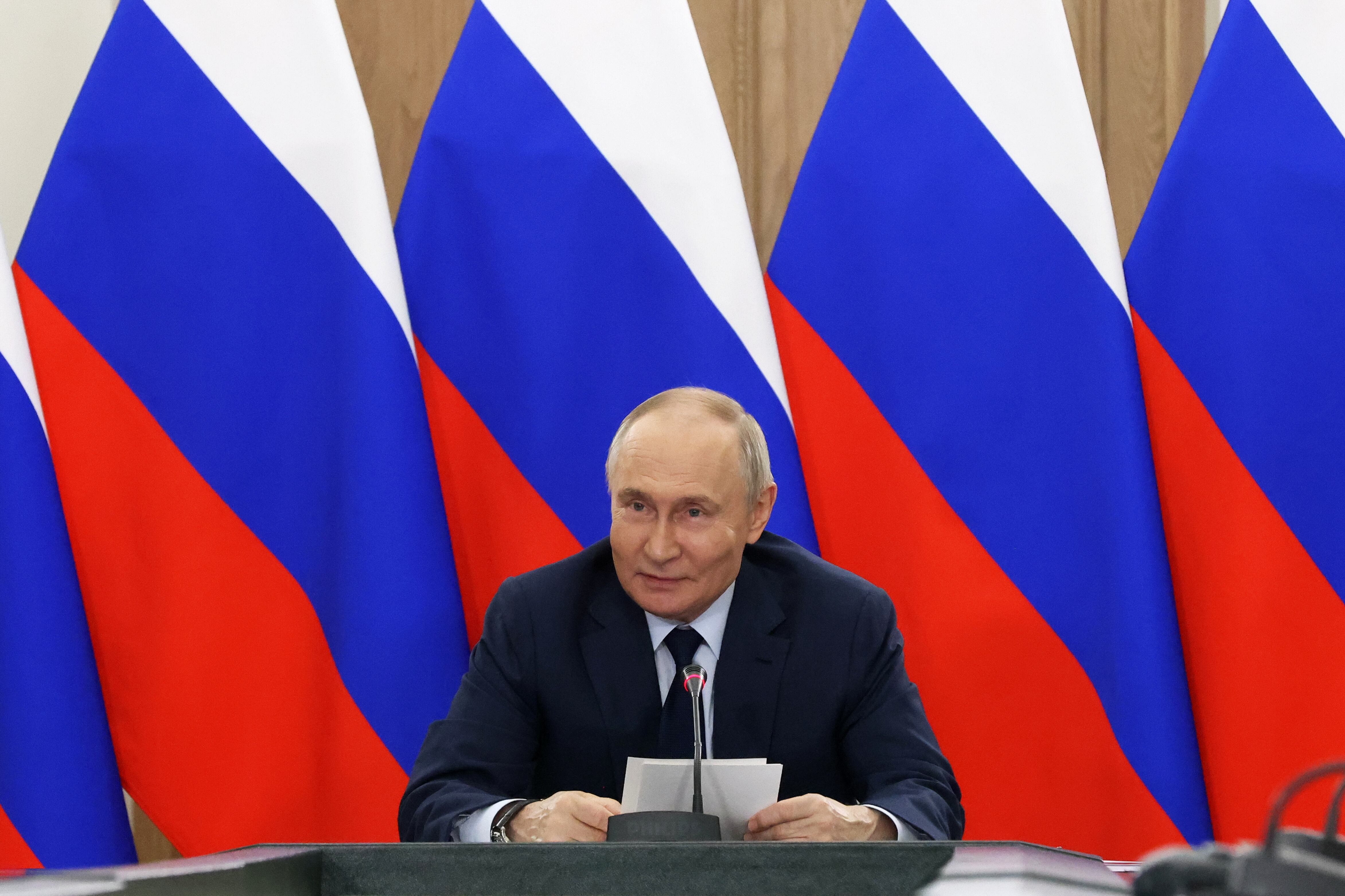 MOSCOW (Russian Federation), 16/04/2025.- Russian President Vladimir Putin holds a meeting on development strategy for cosmonautics at the Bauman Moscow State Technical University in Moscow, Russia, 16 April 2025. (Rusia, Moscú) EFE/EPA/SERGEI KARPUKHIN / SPUTNIK / KREMLIN POOL MANDATORY CREDIT