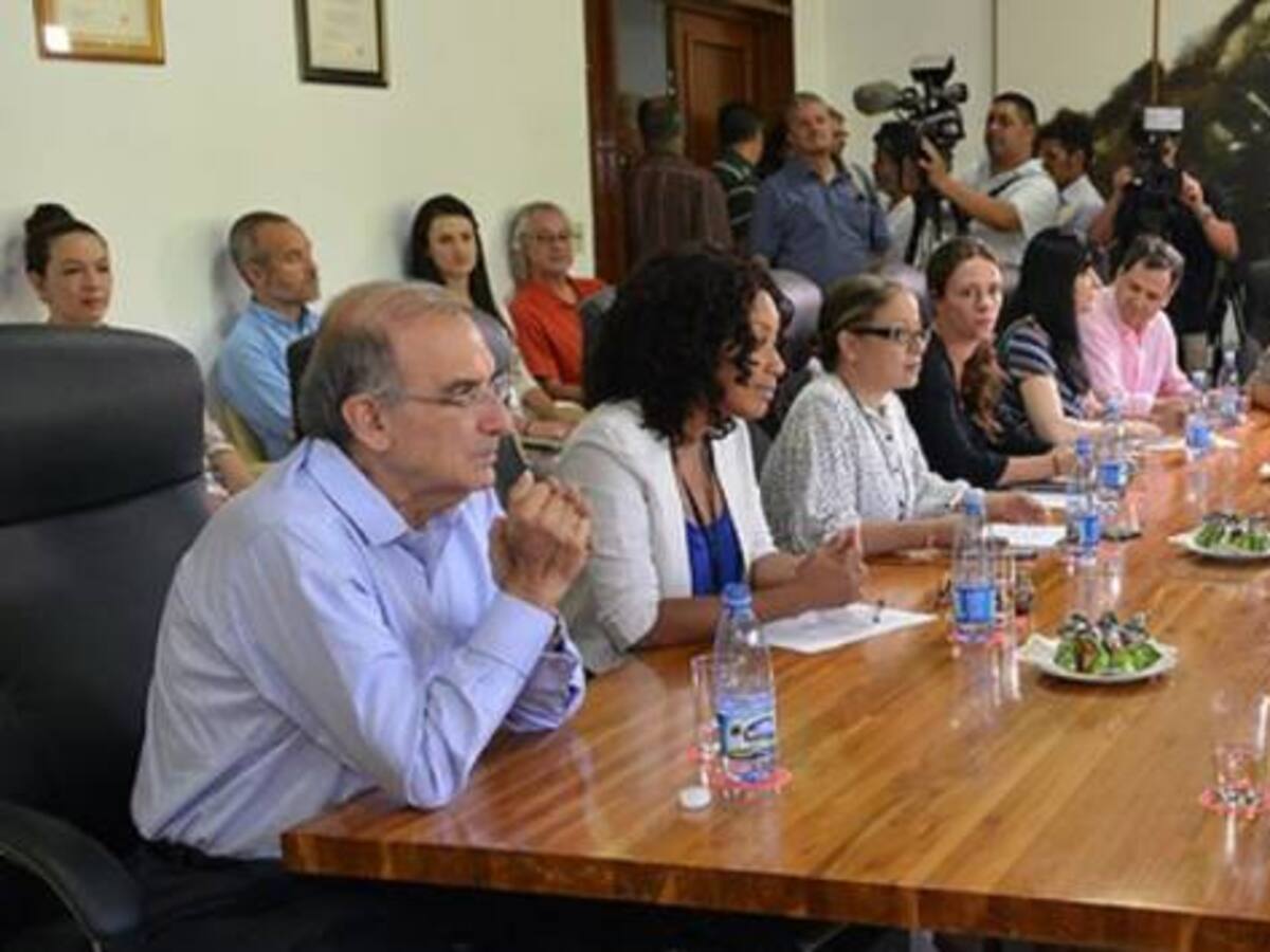 ¿Quiénes fueron los hombres que intervinieron en la negociación con las Farc?