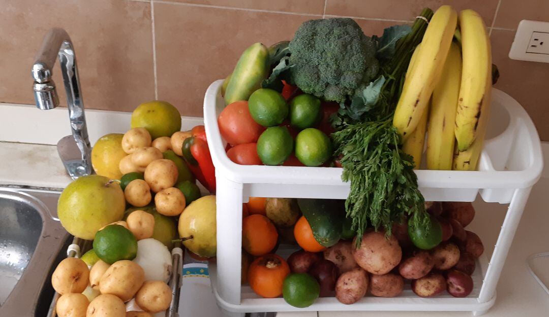 Lavar los alimentos apenas lleguen a casa, una nueva costumbre obligada por el coronavirus