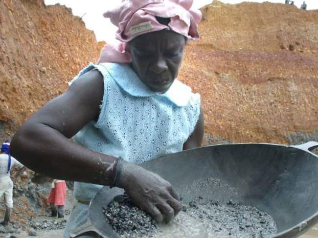 ONU advierte que extracción ilegal de oro está destruyendo las selvas del Choco