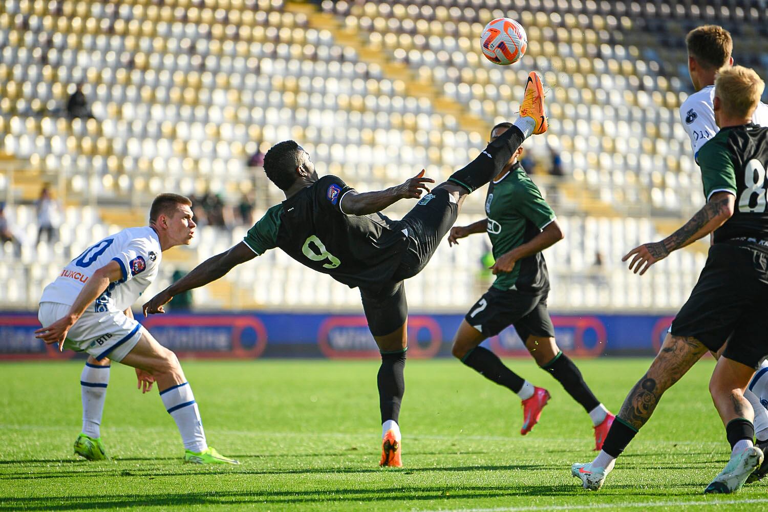 Jhon Córdoba fue titular con el equipo ruso / Twitter: @FCKrasnodar.