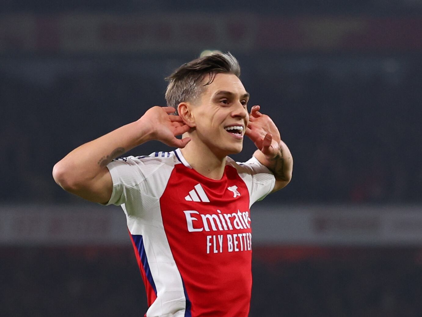Trossard festeja el gol del triunfo del Arsenal ante el Tottenham. (Photo by Marc Atkins/Getty Images)