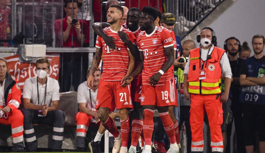 Lucas Hernández festeja el primer gol del partido.