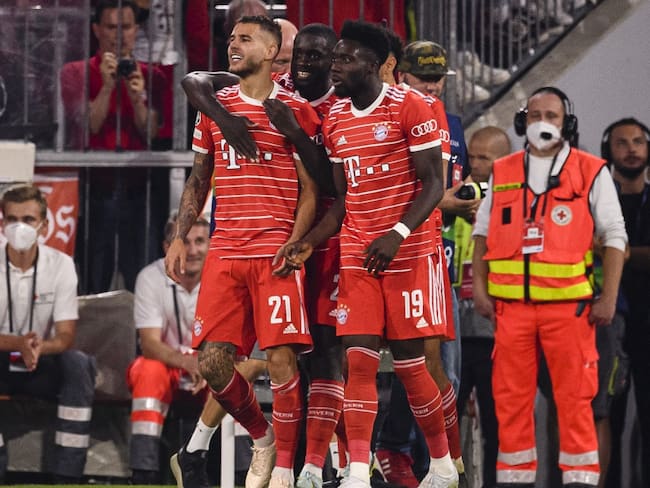 Lucas Hernández festeja el primer gol del partido.